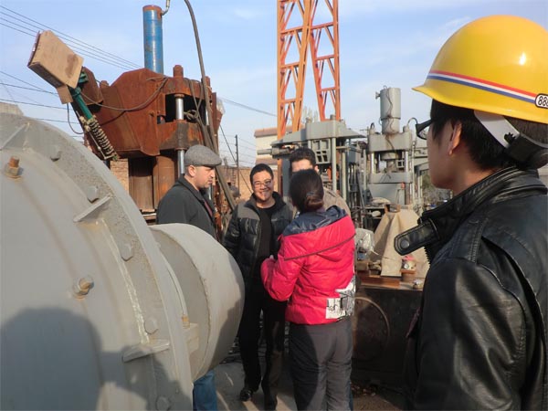 ����˹�ͻ���������ѹ����ֳ�